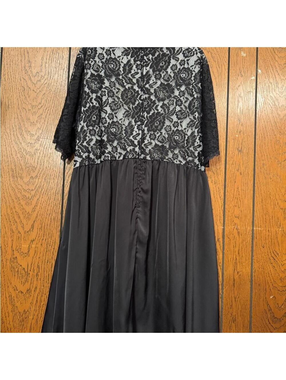 Nenidor Black Lace Dress - Picture 3 of 4
